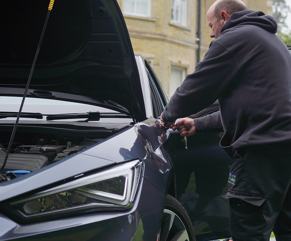 Market leading repairs Mobile technician fixing car door
